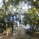 福武一二氏像