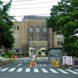 駐車場はこちらへ