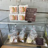 まるい食パン専門店 つるやパン