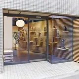 イSム