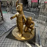 少年両さん像(勘吉・豚平・珍吉像)