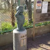 敬礼両さん像