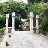 幻の門（旧慶應義塾大学正門）