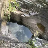 紅簾石片岩