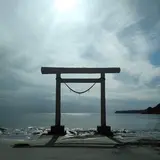 鵜原海岸 白い鳥居