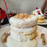 レインボーパンケーキ（RAINBOW PANCAKE）