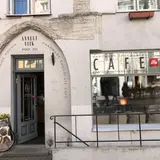 Anneli Viik Chocolate Cafe