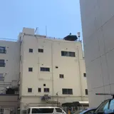 作徳稲荷大明神（屋上の稲荷様）