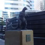 ゴジラ像