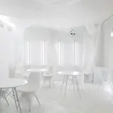 Cafe & 逃げBar White Out