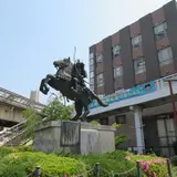 源満仲像