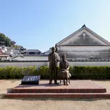 竹鶴政孝・リタ銅像