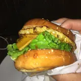 WAVES BURGER 名駅店