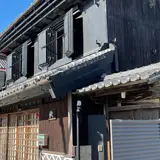 旧・桔梗屋の文庫蔵・店蔵・主屋（国登録有形文化財）