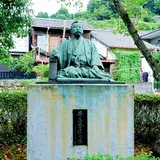 井上馨の像