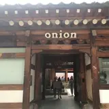 cafe onion 聖水店 / 카페어니언 성수점
