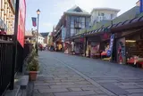 お土産屋さんの通り