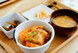 コメ カフェ アンド オサム バー