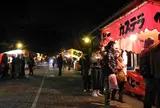 参道にはお店がばっちり営業している