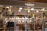 VERVE COFFEE ROASTERS SHINJUKU STATION（ヴァーヴ コーヒー ロースターズ シンジュク ステーション）