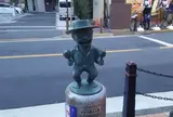 サンバ両さん像
