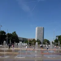 Broken Chair Sculptureの写真・動画_image_92801