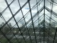 ガラスのピラミッドの写真・動画_image_1109251