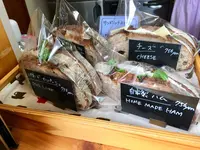 まちの本とサンドイッチの写真・動画_image_583266