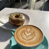 49th Parallel Café & Lucky's Doughnuts - THURLOWの写真・動画_image_682626