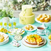 ウサギやトランプなど不思議の国のアリスの世界を表現したデザートの数々