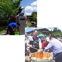 式典開始前に、六甲山小学校の児童がグルーム氏の銅像を清掃する