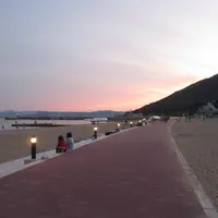 須磨海浜水族園前の遊歩道を拡張 フットライトも設置し、夕暮れ時も明るくなった