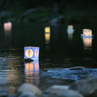 香嵐渓巴川河畔の灯篭流し