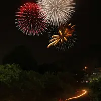 万灯と打ち上げ花火1