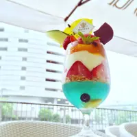 リゾート感あふれる甘酸っぱさ「サマーレモンパフェ」1,166円（Butter／2F）