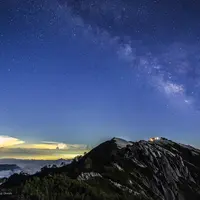 天空を繋ぐ光（場所：北アルプス燕岳）