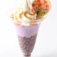SKYTREE CAFE（天望デッキ フロア350）「紫いもパフェ」¥750 ©TOKYO-SKYTREE
