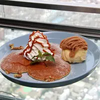 SKYTREE CAFE（天望デッキ フロア350）「モンブランのパンケーキ」¥900 ©TOKYO-SKYTREE