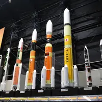 歴代ロケット模型 ©JAXA