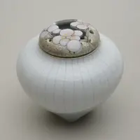 南 絢子「香炉 雪衾」　サイズ：径9.3×高さ8.5cm
