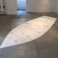 阪田清子《ゆきかよう舟》2016年 展示風景（2017年 ギャルリーパリ／横浜）／インスタレーション／書籍、塩の結晶