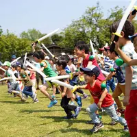 チームの団結力が試されるチャンバラ合戦