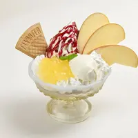 青森県産りんごとマスカルポーネの サンデー（ダッキーダックオンザビーチ）