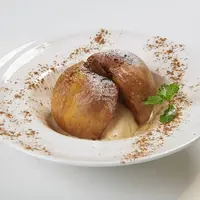 りんごのローストシナモン風バニラアイス添え（ Trattoria Pizzeria LOGiC Marina Grande ）