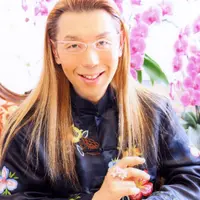假屋崎 省吾さん