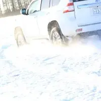 大雪原コースを走るドリフト
