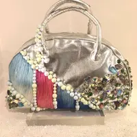   ～ スワロフスキー クリエイト・ユア・スタイル ～                                                   ビーズを使ってカスタマイズ