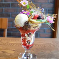 「フラワー肉パフェ2018」950円（税抜）