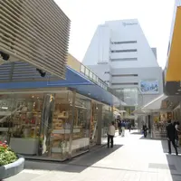 新宿ミロード　モザイク通り　