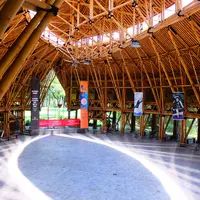 Andry Widyowijatnoko「Great Hall OBI Eco Campus」2011年 ©Andry Widyowijatnoko